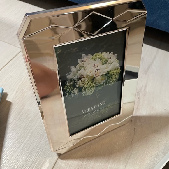 Vera Wang Wedgwood picture frame
$80 - Picture 5 of 5